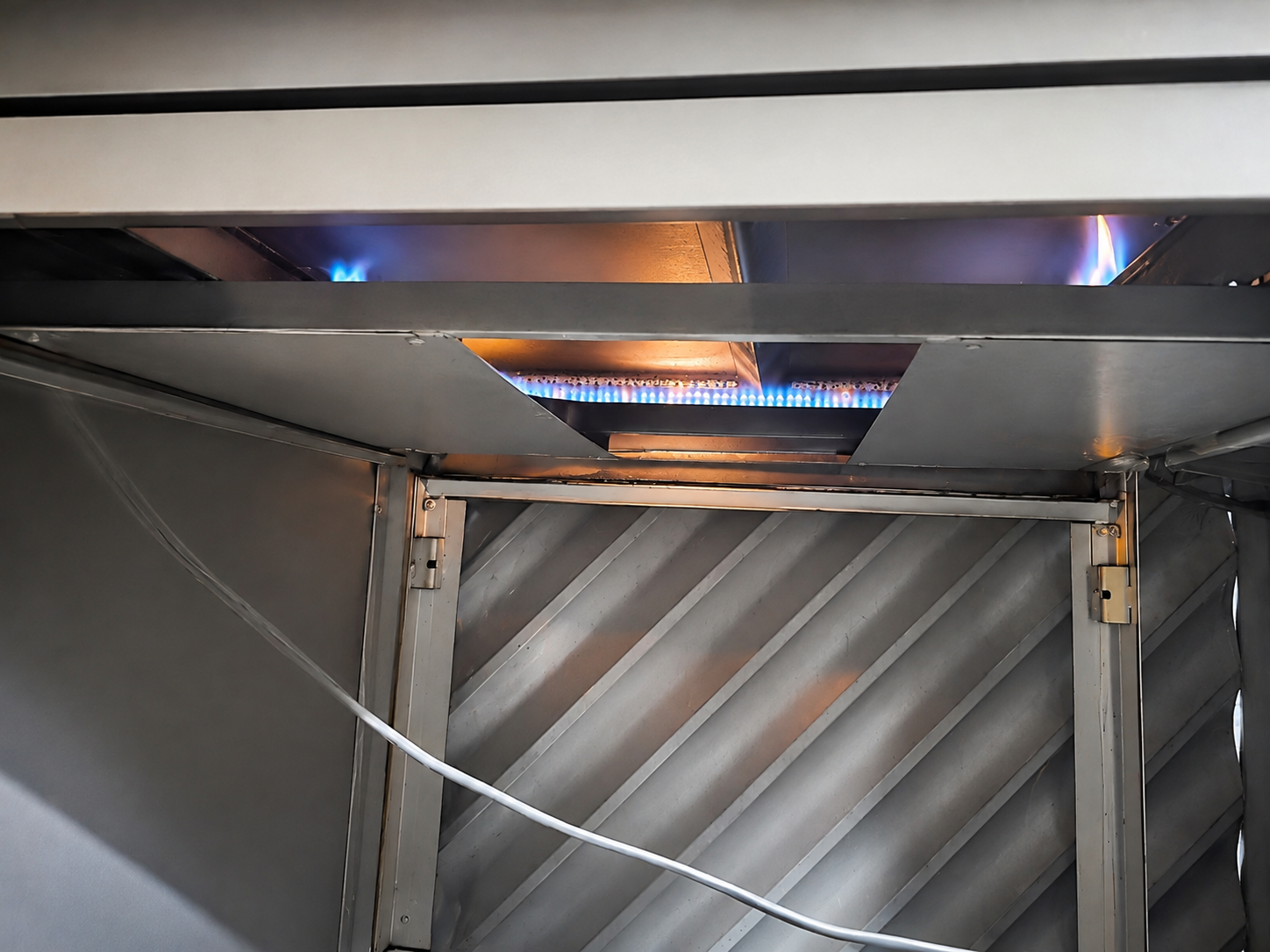 Teste de chama em forno industrial a gás